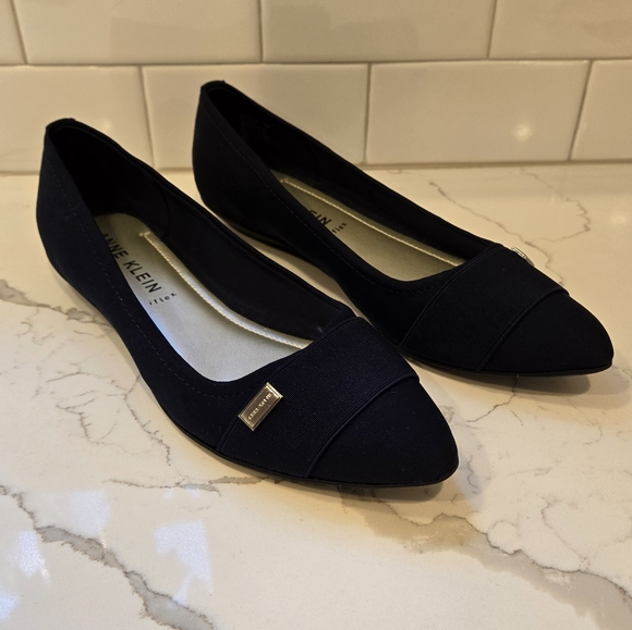 Anne Klein Size 10 Olessa Flat In Navy Blue - Picture 1 of 11